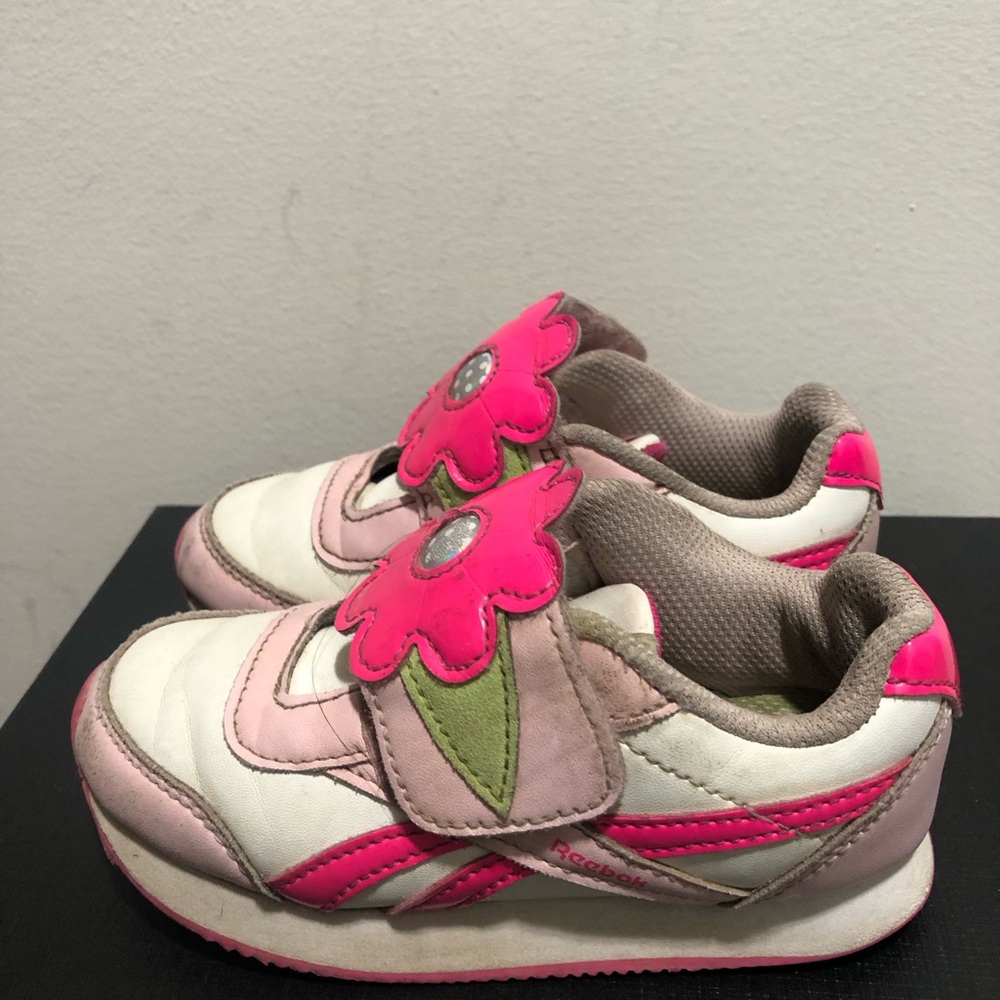 Reebok Toddler Girl’sPink and White Sneakers with Flower Accent Sneakers Sz 9
